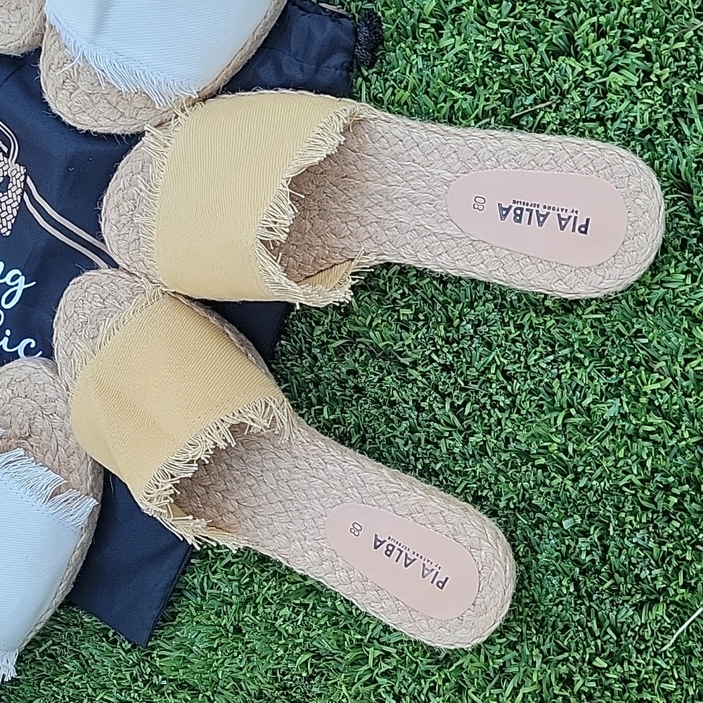 Native Slippers - Picture 4 of 6